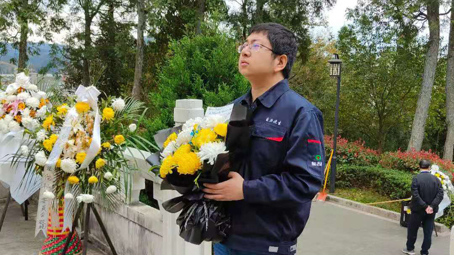 青山埋忠骨 鐵血鑄英魂——奧吉娜集團清明前夕祭拜衛(wèi)國戍邊英烈